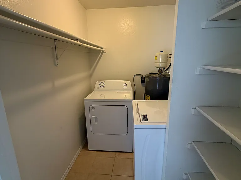 717 Angelina Ln — Photo 7