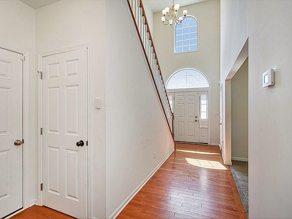 4th image of 858 Meadows Dr