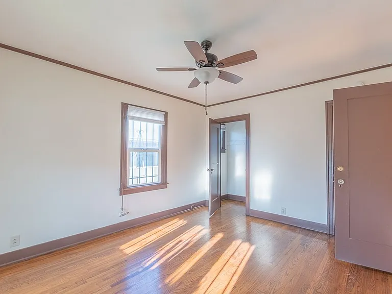 2226 S Redondo Blvd — Photo 13