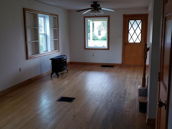 2nd image of 28169 Howe St