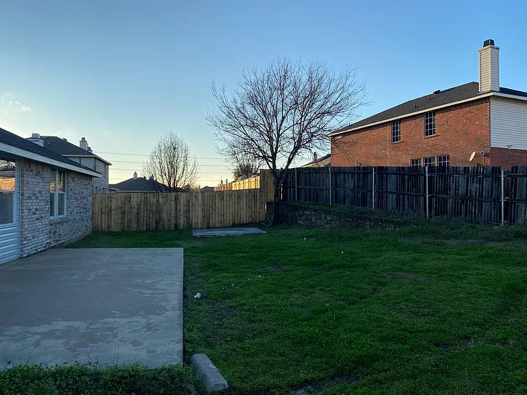 2112 W Grove Ln — Photo 11