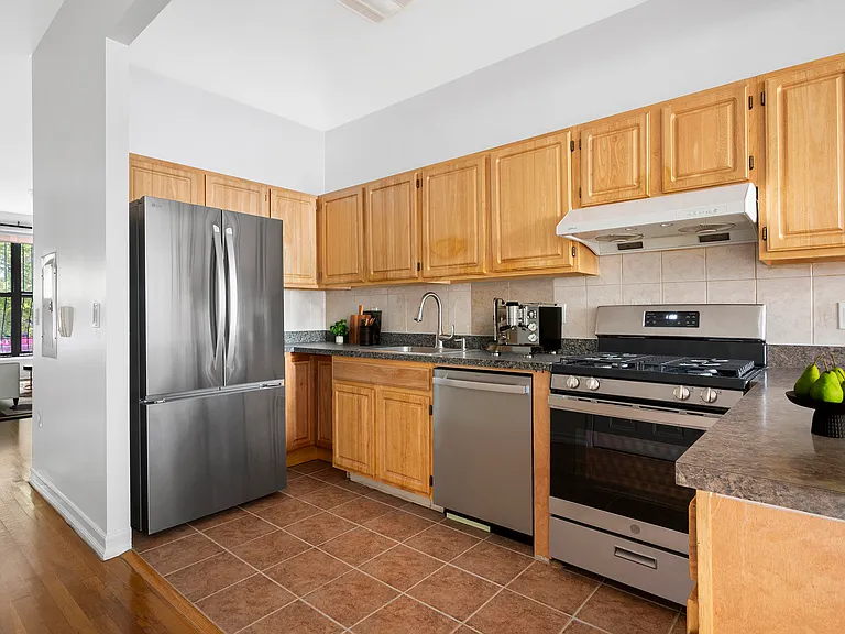 489 Manhattan Ave #2 — Photo 5