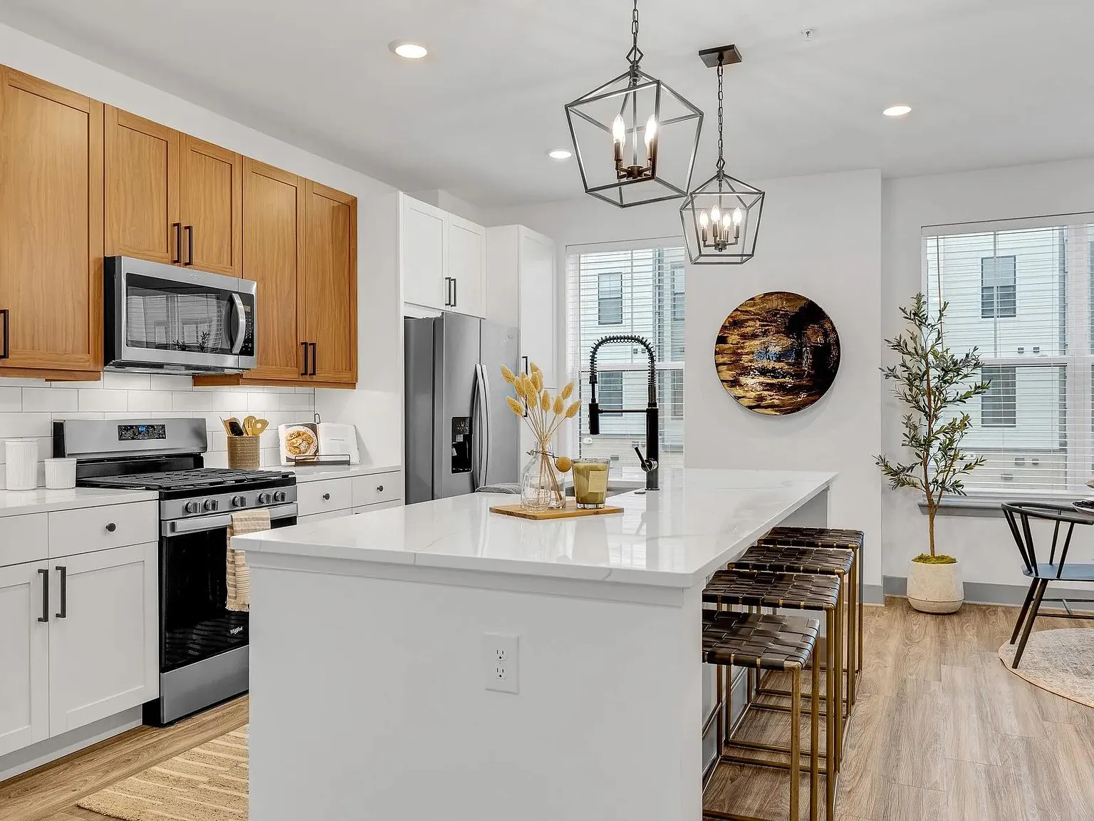 3 bed, 3.5 bath, 1868 sqft, $3,235 — Photo 2
