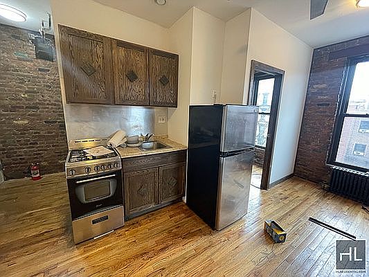 2nd image of 331 E 14th St #6F