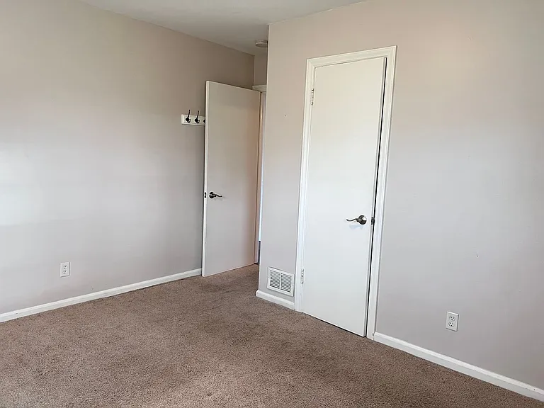 1552 Woodlawn Ave SE — Photo 10