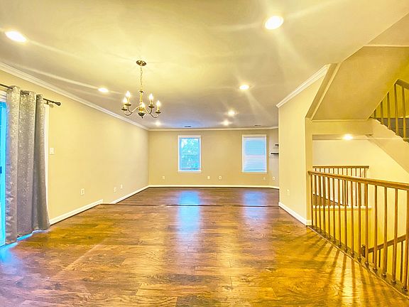 3rd image of 916 Wild Forest Dr