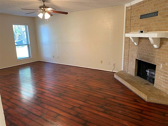 4th image of 2702 Royalty Dr