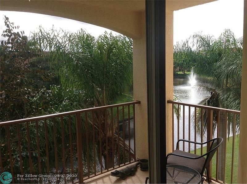 2nd image of 420 Villa Cir #420