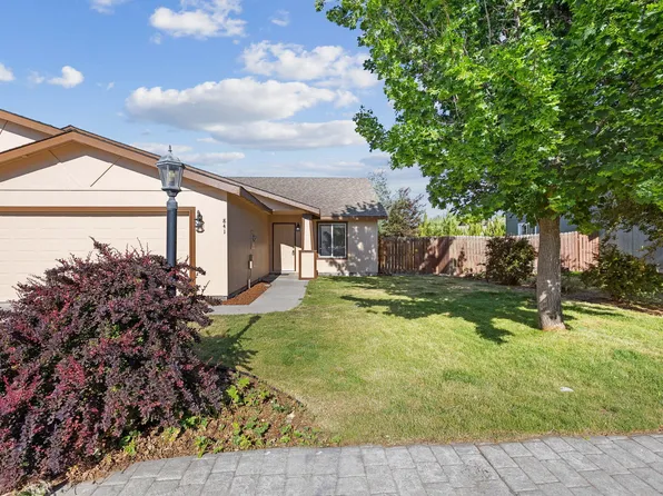 841 SE Kierra Pl, Madras, OR 97741