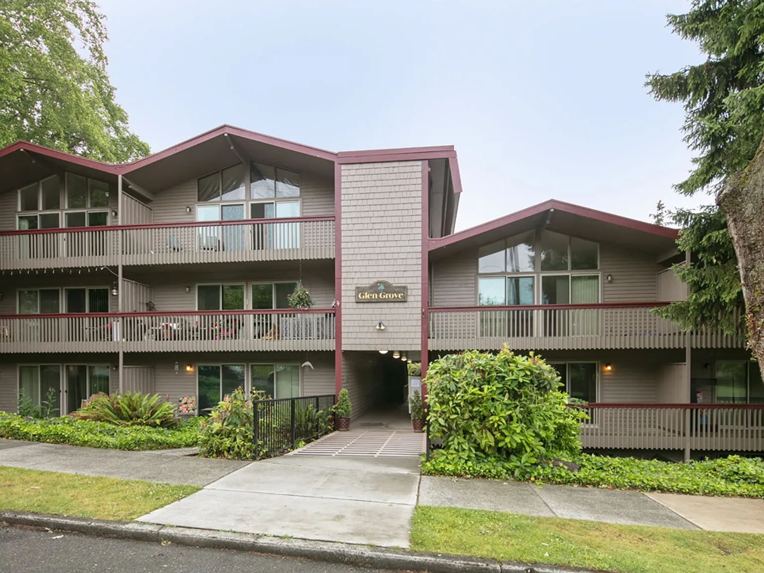 Glen Grove — Photo 1
