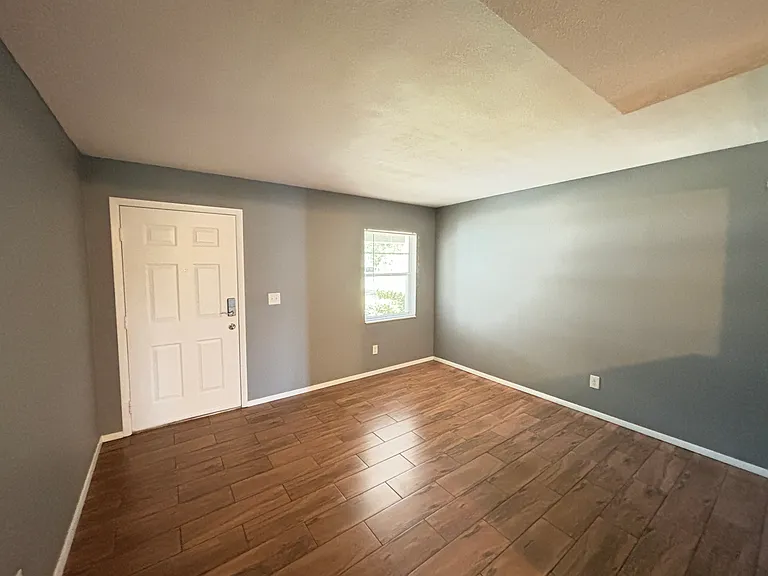 7234 E Bank Dr — Photo 2