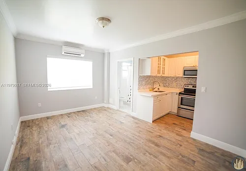 53 NE 49th St #7 Photo 1
