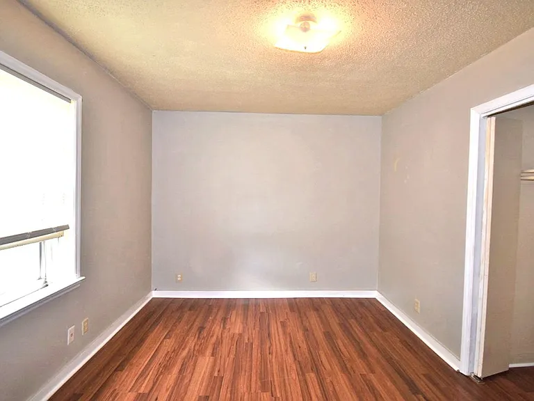 1107 Division Street — Photo 5