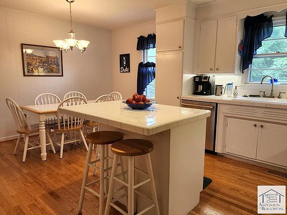 3rd image of 274 Laurel Dr