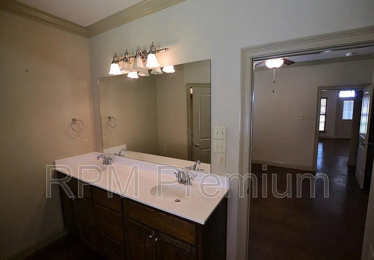 4836 Rollins Rd — Photo 18