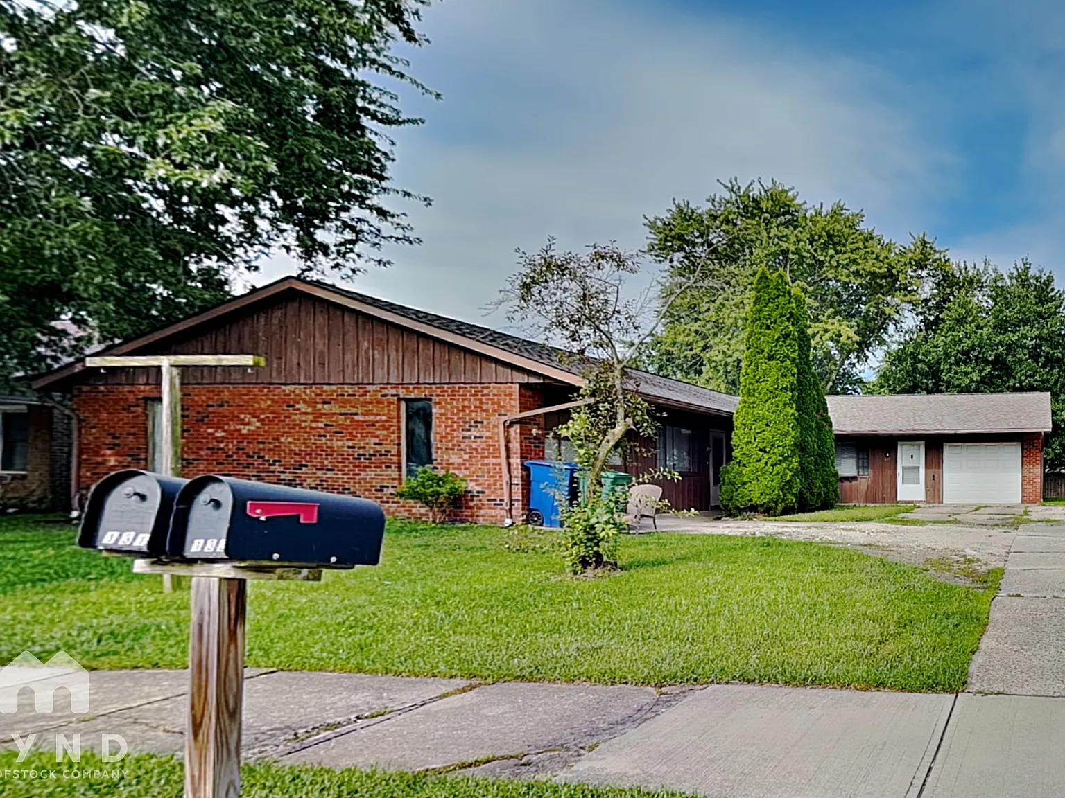 2 bed, 1.5 bath, 1200 sqft, $1,734 — Photo 1