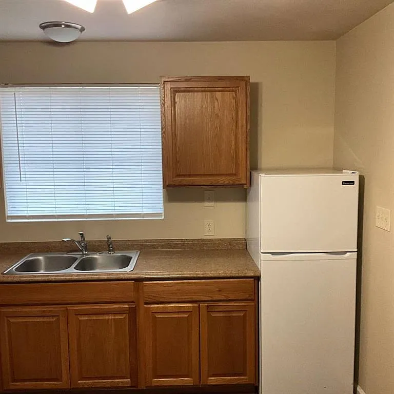 1 bed, 1.0 bath, 400 sqft, $1,000 — Photo 3