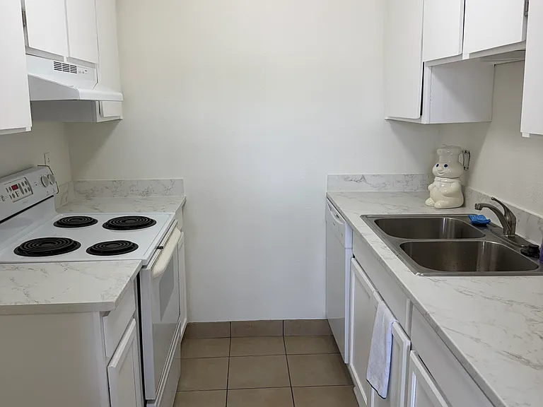 4601 Carlisle Blvd NE #12 — Photo 3