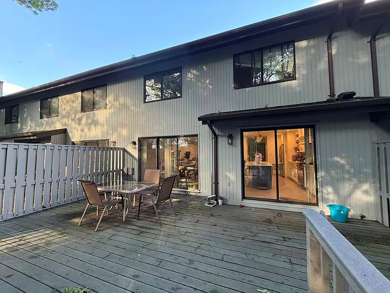 137 Foxwood Dr — Photo 16