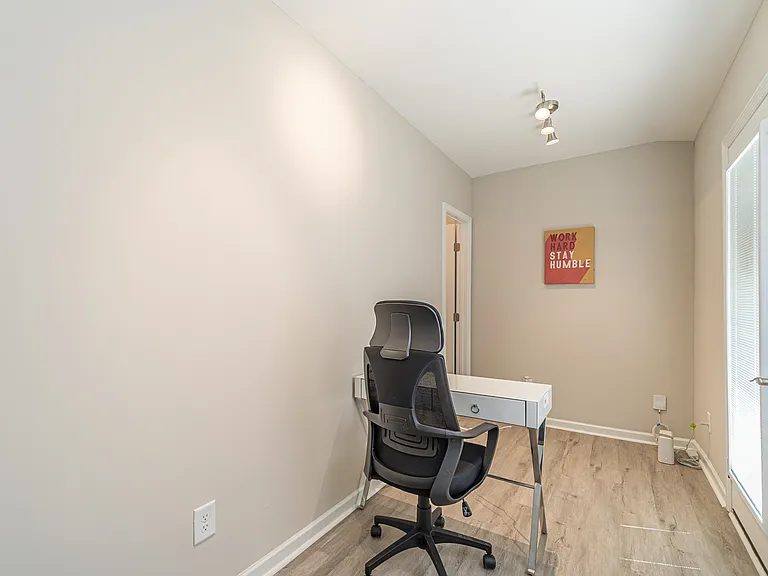 2390 Brackett Rd SW — Photo 19