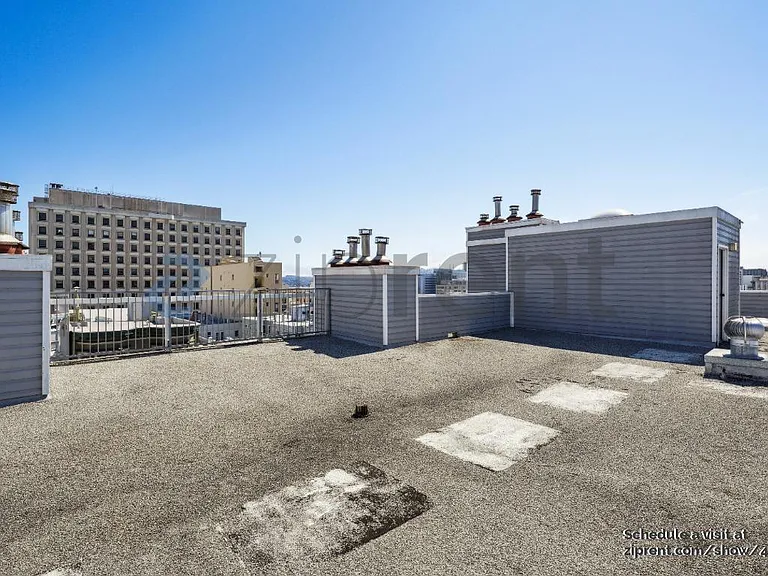1350 California St #304 — Photo 17