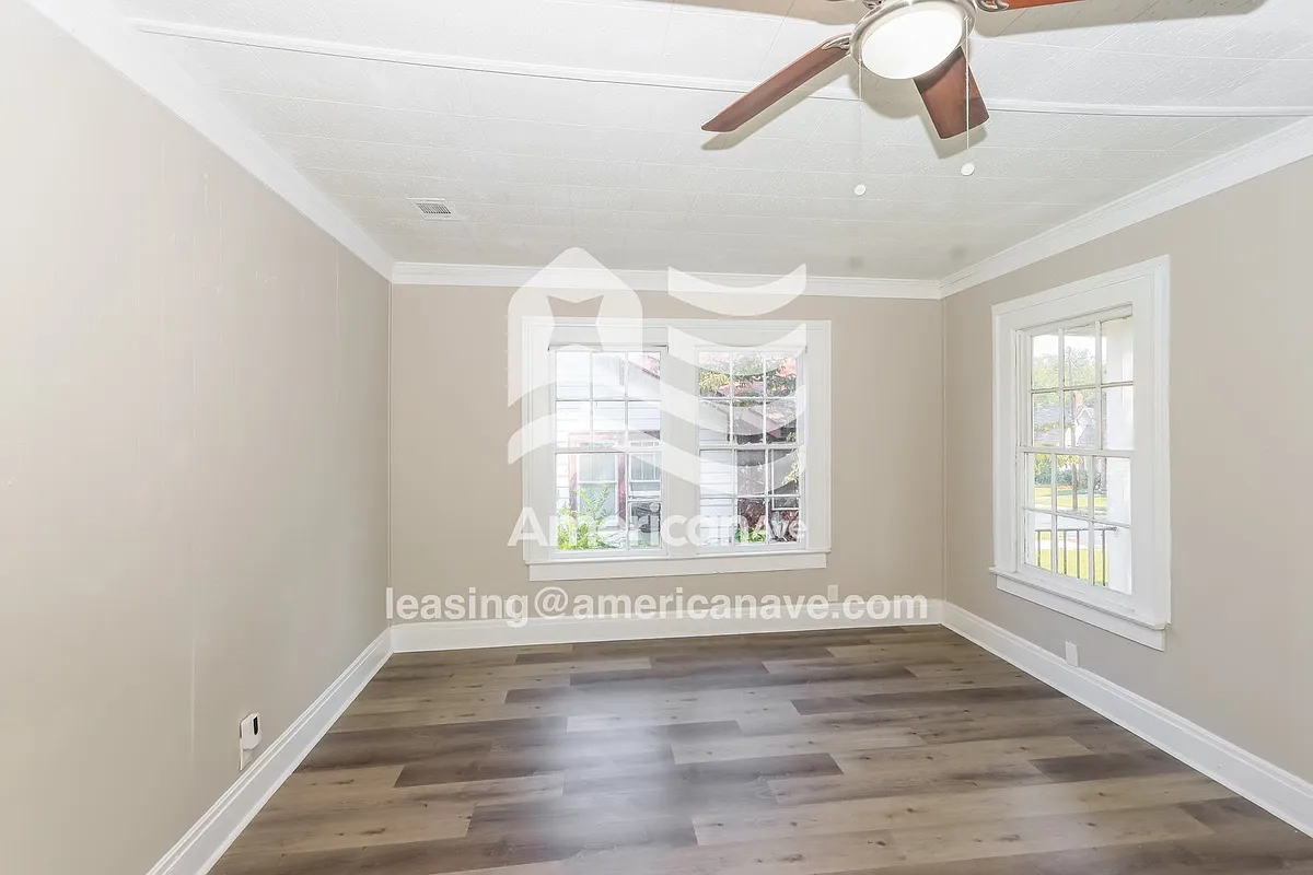 757853_002_wm_-_living_room_13153084.jpg - 1369 Winton Ave