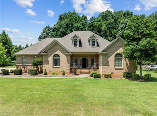 1683 Deer Run Ct, Oak Ridge, NC 27310