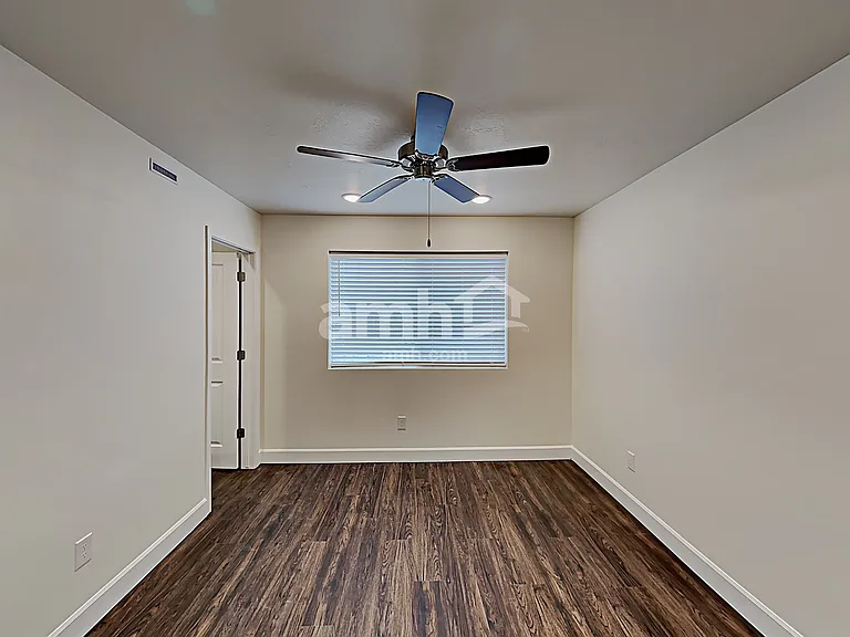4404 N Poplar St — Photo 10