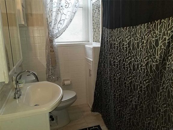 3rd image of 8581 Park Ln