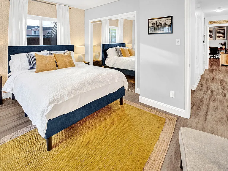 W 35th Pl — Photo 3