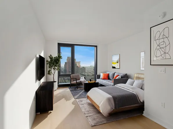 18 Sixth Avenue image 1 of 32