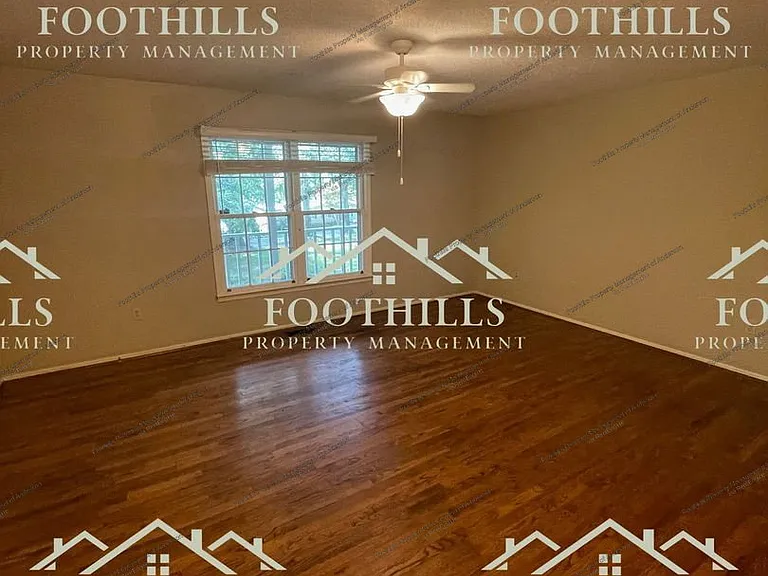 323 Johnson Ave — Photo 2