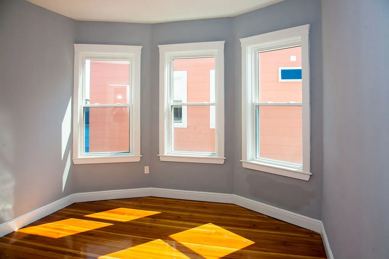 4 bed, $5,200 — Photo 2