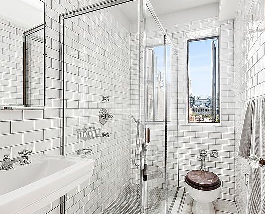 5th image of 227 E 57th St APT 14B