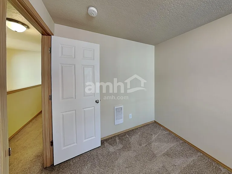 467 Whitney Dr — Photo 14