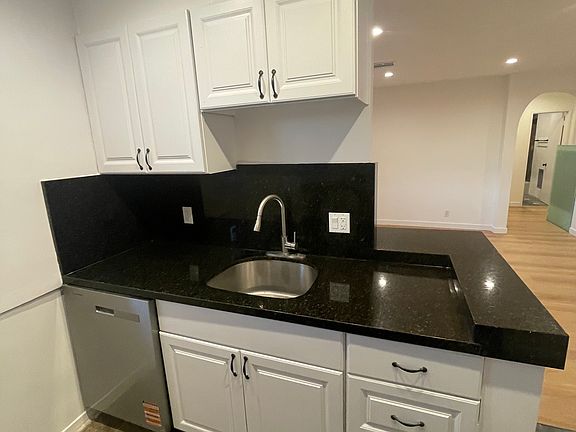5th image of 550 N Flores St #12