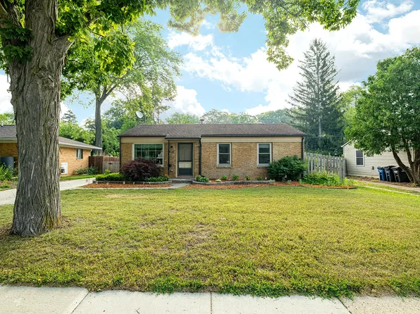 1036 N Maple Rd, Ann Arbor, MI 48103