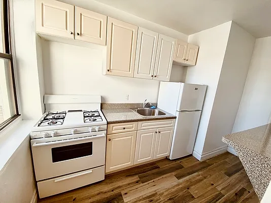 Rented by Voro, LLC | media 6