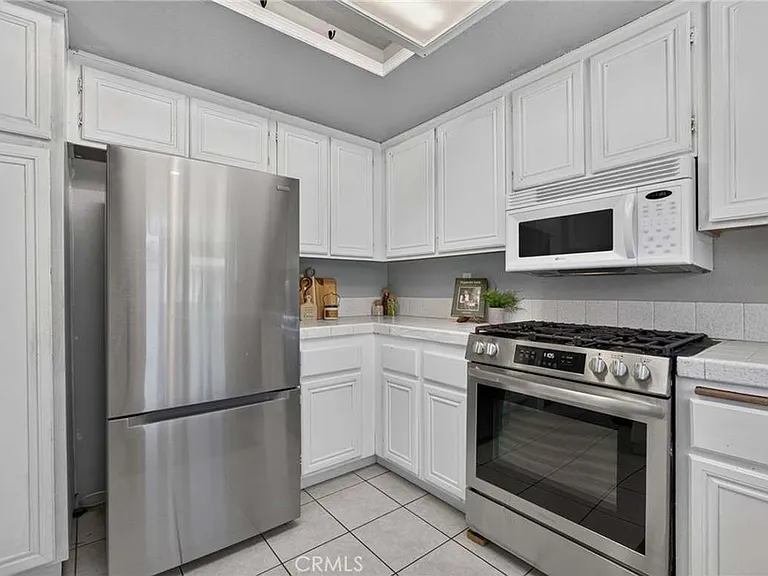 25860 Margaret Ave — Photo 2