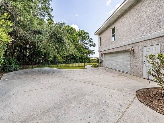 4th image of 414 Brewster Ln