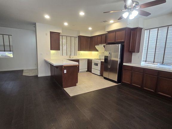 3rd image of 146 Martindale Way