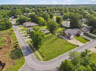 3253 W Greenwood St, Springfield, MO 65807