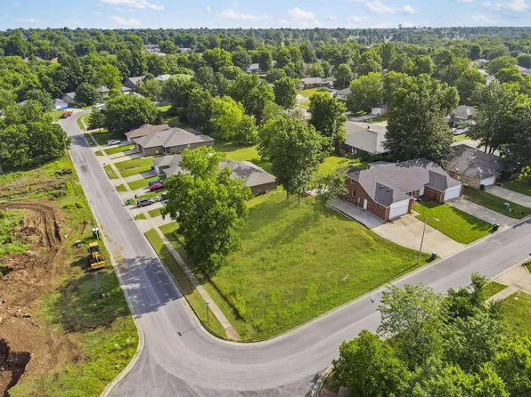 3253 W Greenwood Street, Springfield, MO 65807