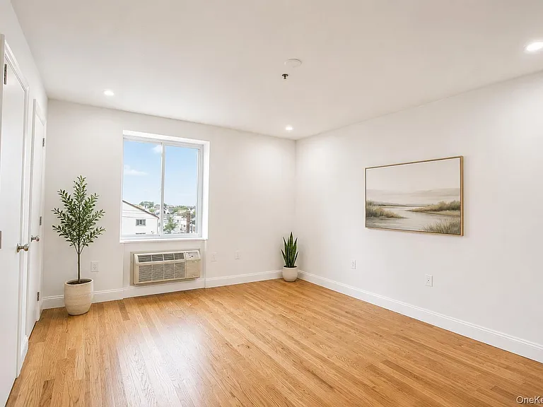 10 Franklin Blvd #412 — Photo 4