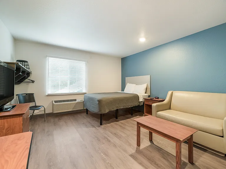 Deluxe Studio - 1 Full Bed