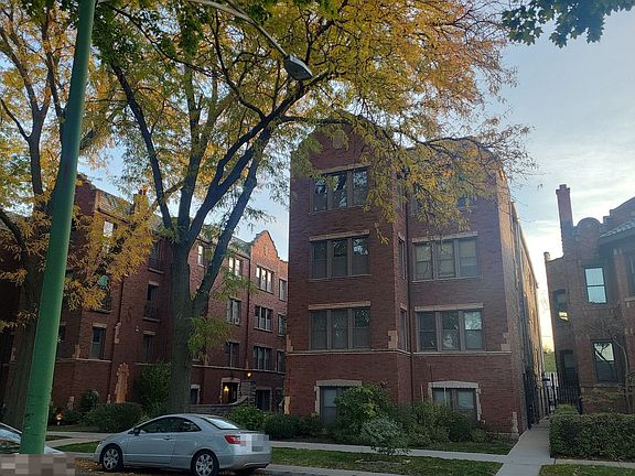 2nd image of 6749 N Artesian Ave #G