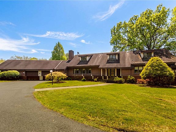 3rd image of 4437 Twin Oaks Dr