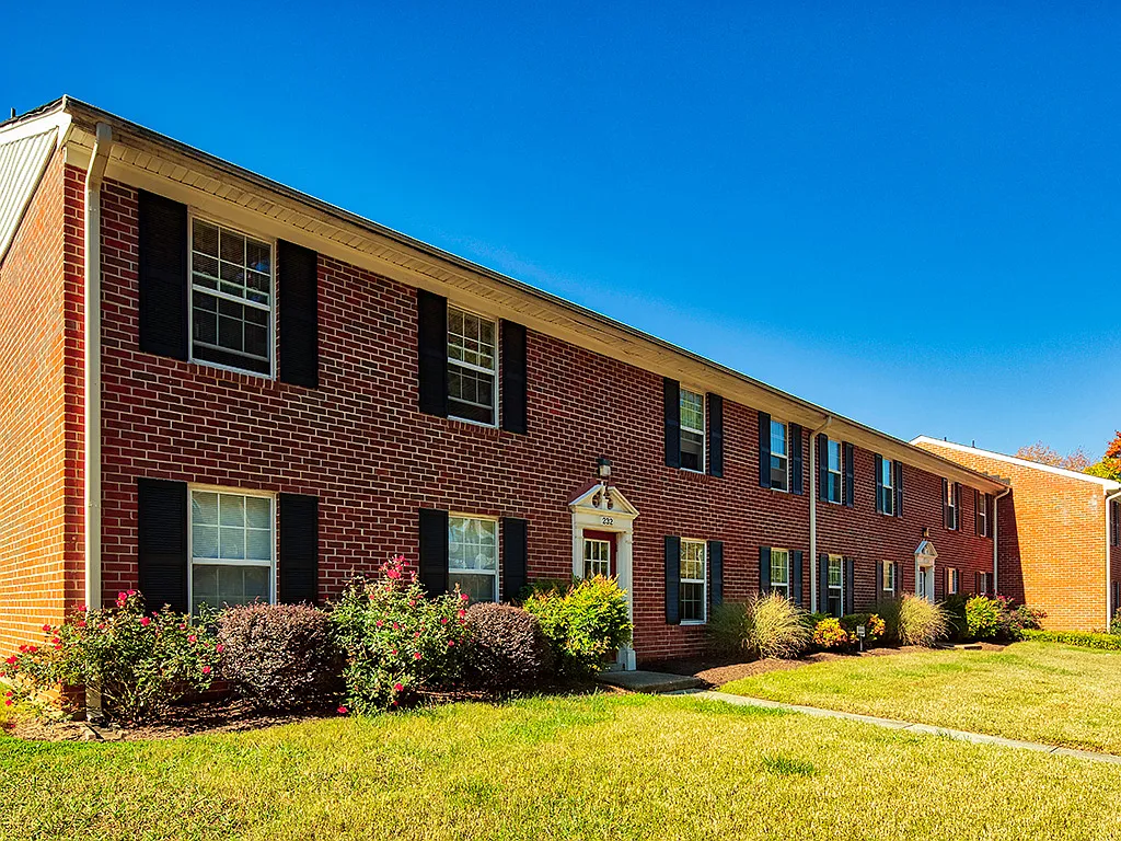 Colonial Pines — Photo 4