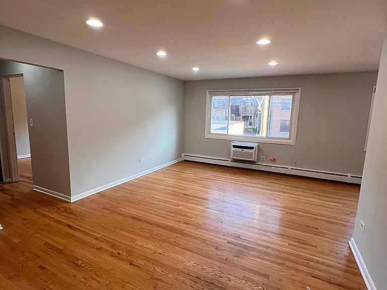 2036 W Foster Ave #B4 — Photo 14