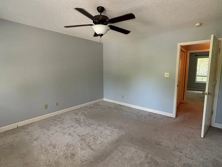 277 N Oak Ave — Photo 12